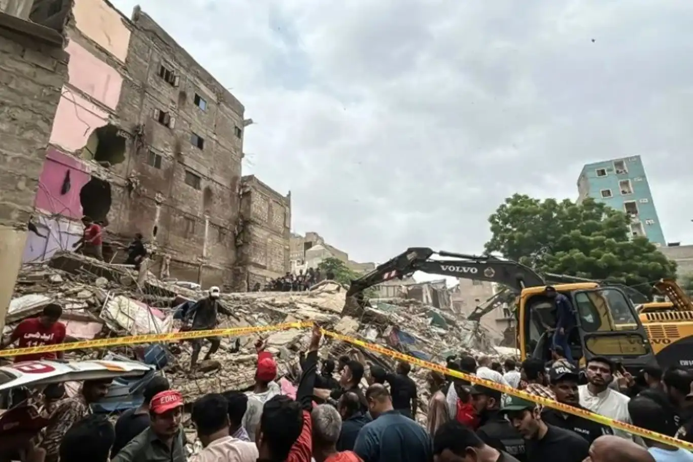 Karachi building collapse: Death toll climbs to 27 Karachi building collapse: Death toll climbs to 27