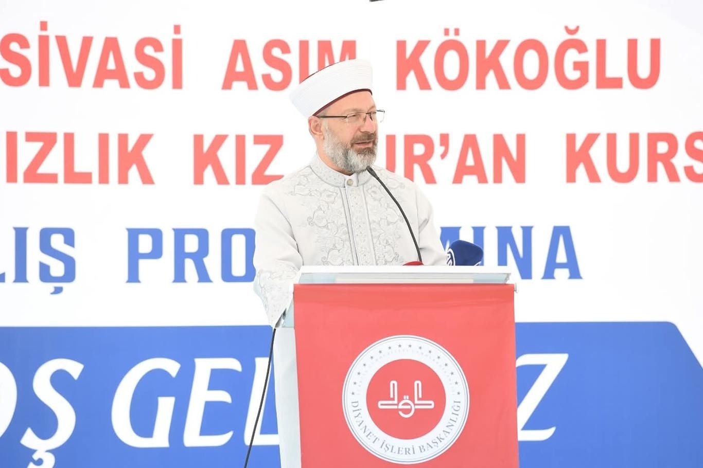 Prof. Dr. Erbaş: Ailemize sahip çıkmamız lazım Prof. Dr. Erbaş: Ailemize sahip çıkmamız lazım