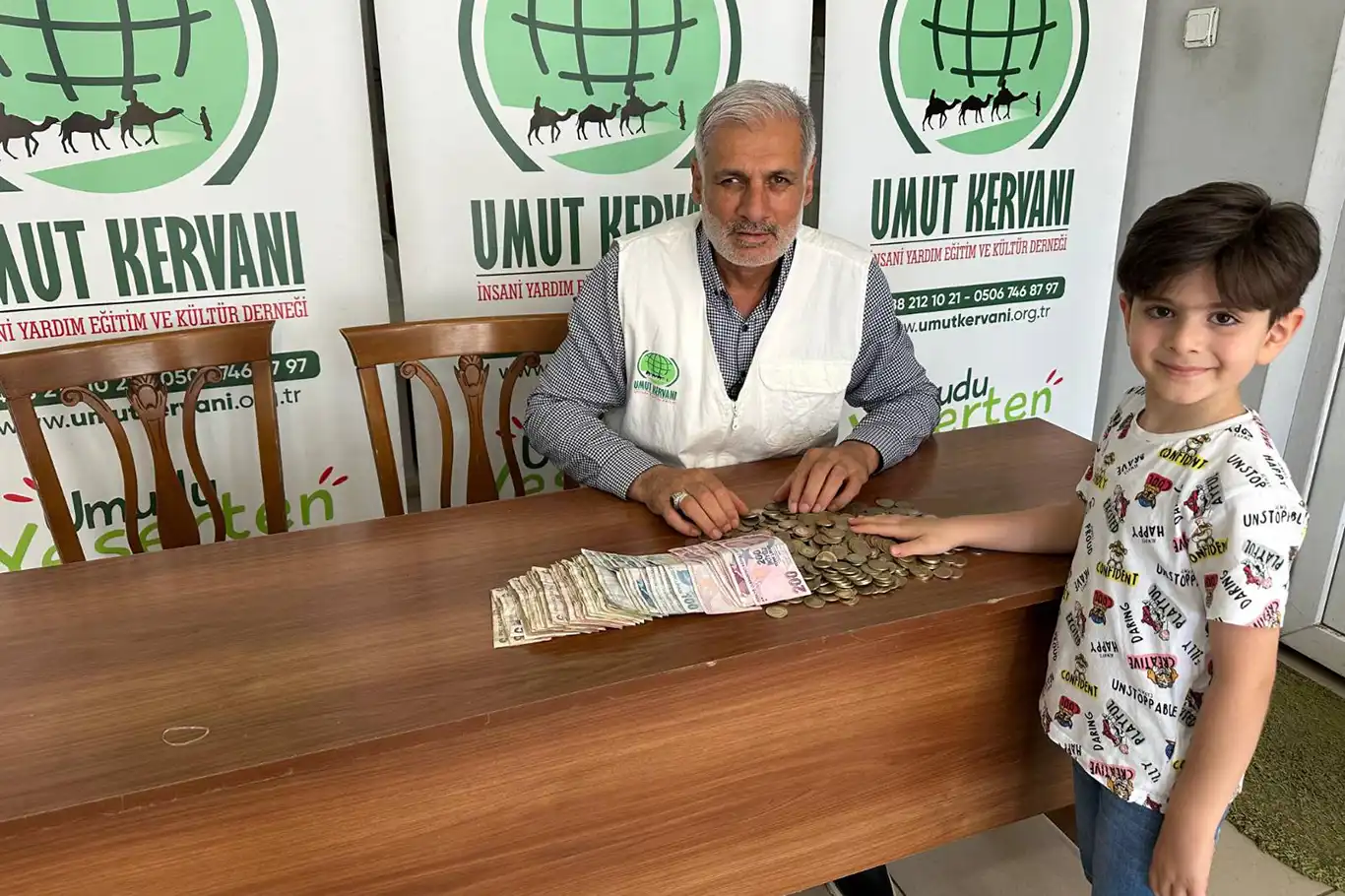 Biriktirdiği harçlıklarını Gazze için bağışladı Biriktirdiği harçlıklarını Gazze için bağışladı