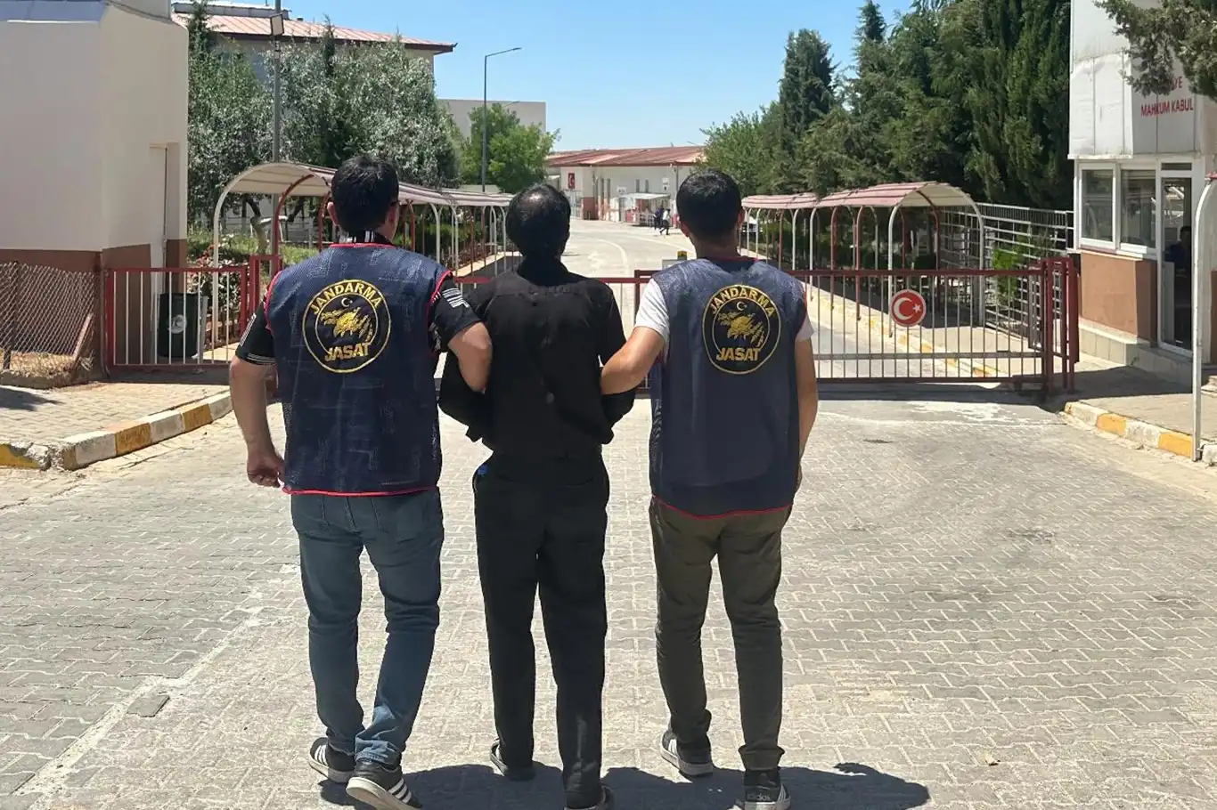 Gaziantep'te 18 yıl cezası bulunan firari yakalandı Gaziantep'te 18 yıl cezası bulunan firari yakalandı