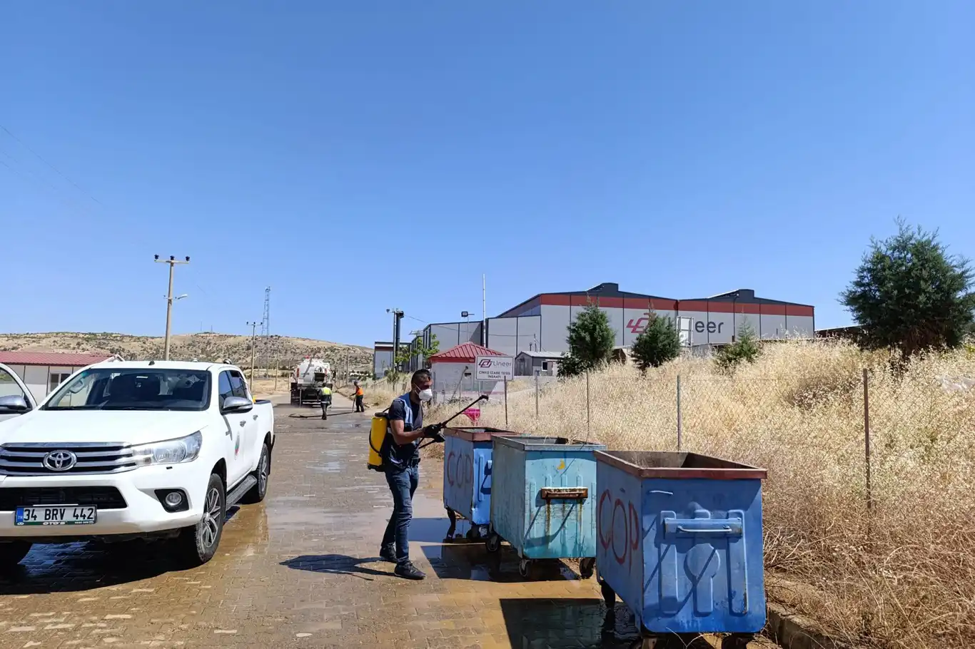 Siirt’te temizlik ve ilaçlama çalışmaları sürüyor Siirt’te temizlik ve ilaçlama çalışmaları sürüyor
