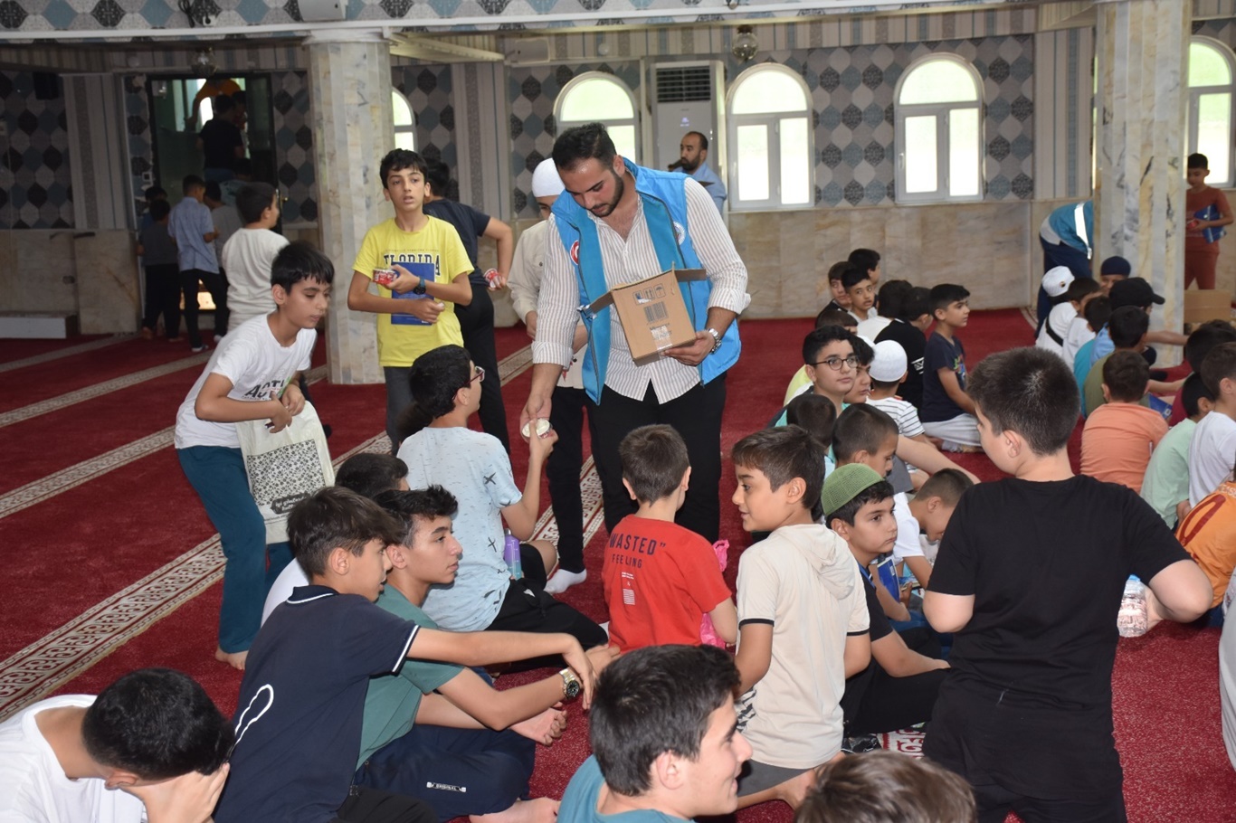 Siirt’te yaz sıcağında Kur’an kursu öğrencilerini sevindiren sürpriz Siirt’te yaz sıcağında Kur’an kursu öğrencilerini sevindiren sürpriz
