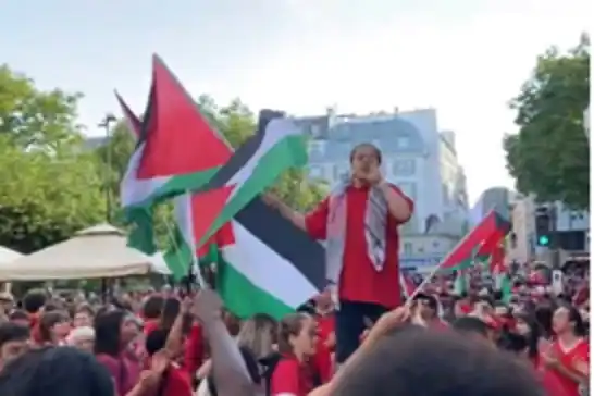 آلاف المتظاهرين في باريس يرسمون "الخط الأحمر" تضامنًا مع غزة
