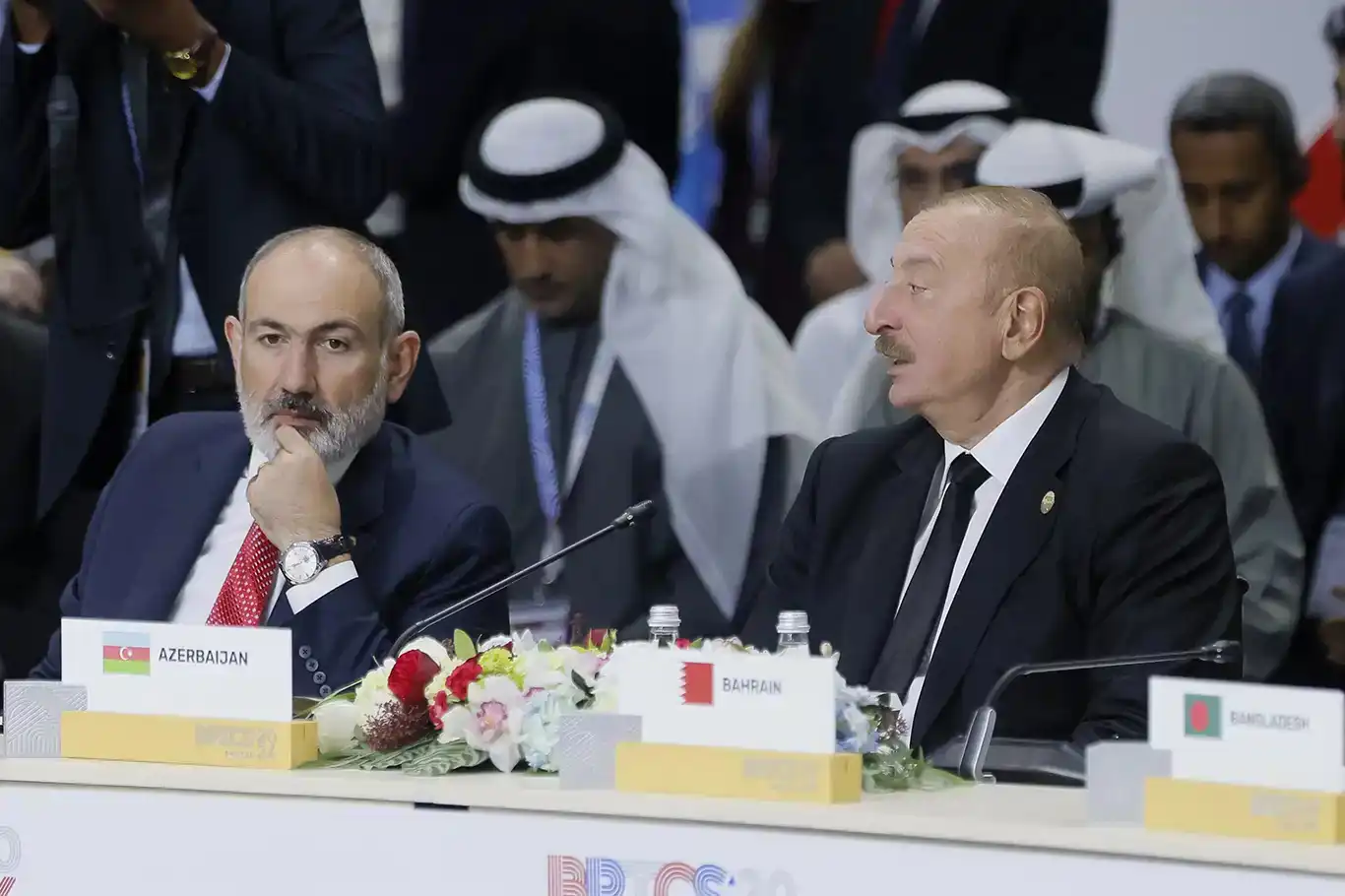 علييف وباشينيان يلتقيان في أبو ظبي علييف وباشينيان يلتقيان في أبو ظبي