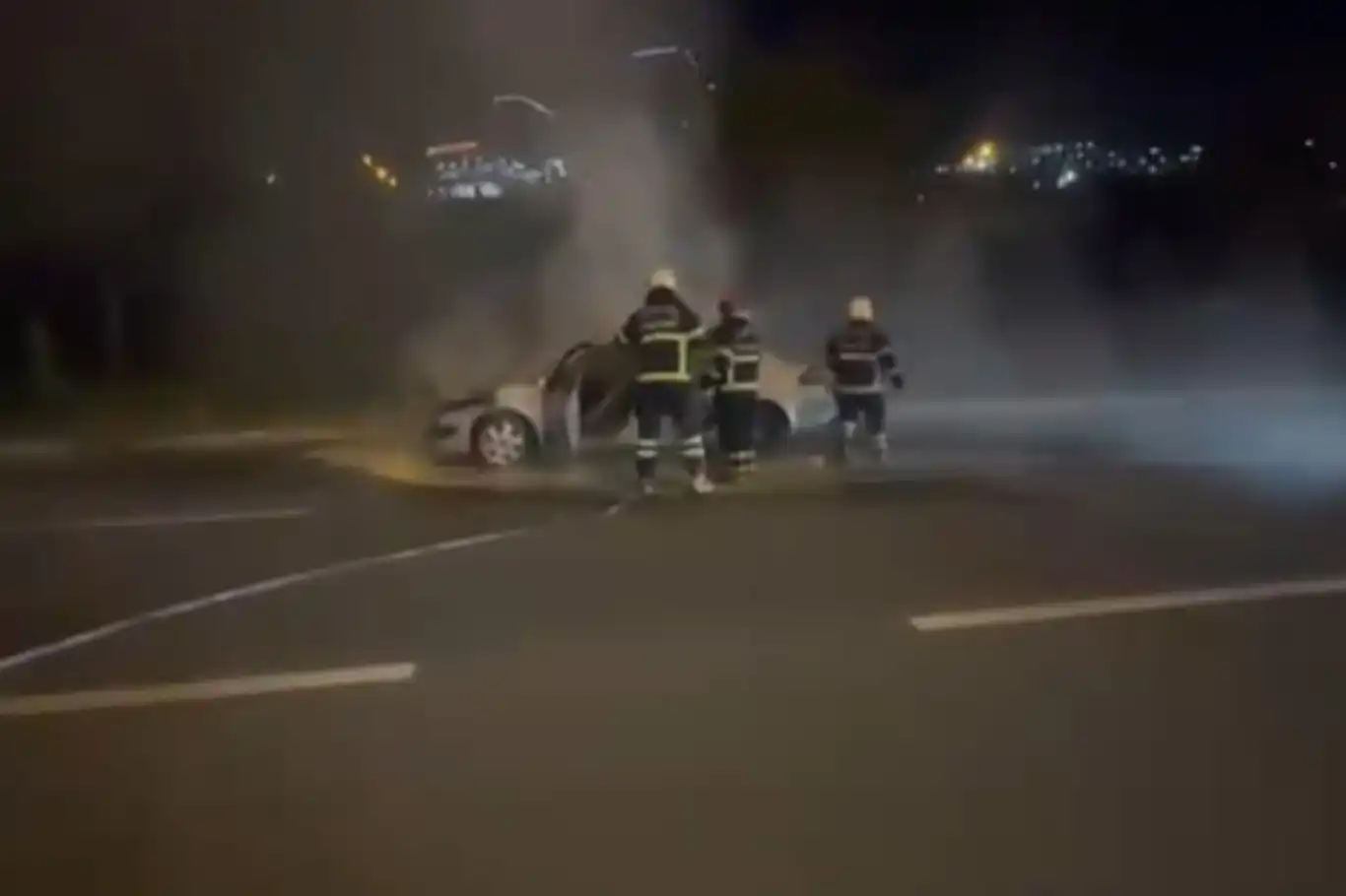 Şanlıurfa'da seyir halindeki otomobilde yangın paniği