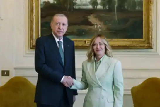 الرئيس أردوغان يلتقي ميلوني والدبيبة في إسطنبول