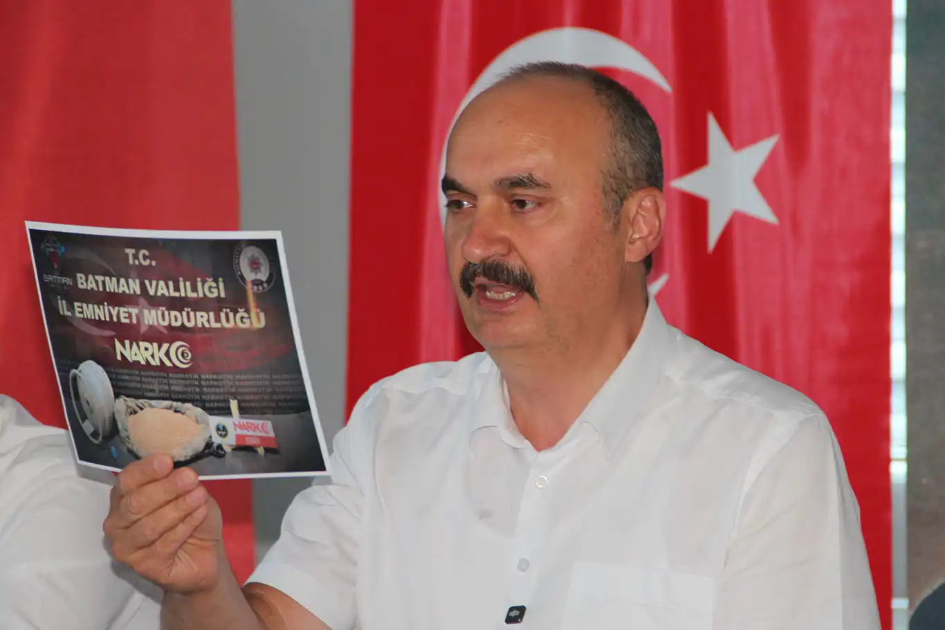 Batman Valisi Canalp: Uyuşturucuyla mücadele sadece devletin değil, hepimizin görevidir Batman Valisi Canalp: Uyuşturucuyla mücadele sadece devletin değil, hepimizin görevidir