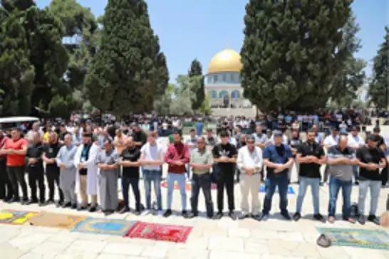 ‎40 ألفا يؤدون صلاة الجمعة في المسجد الأقصى