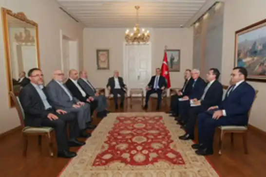 وزير الخارجية التركي "فيدان" يستقبل وفدًا من حركة حماس في إسطنبول