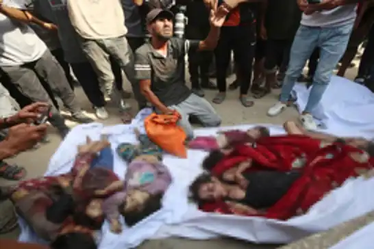 12 شهيدًا وعشرات الجرحى..الاحتلال يرتكب مجزرتين في خان يونس وغزة
