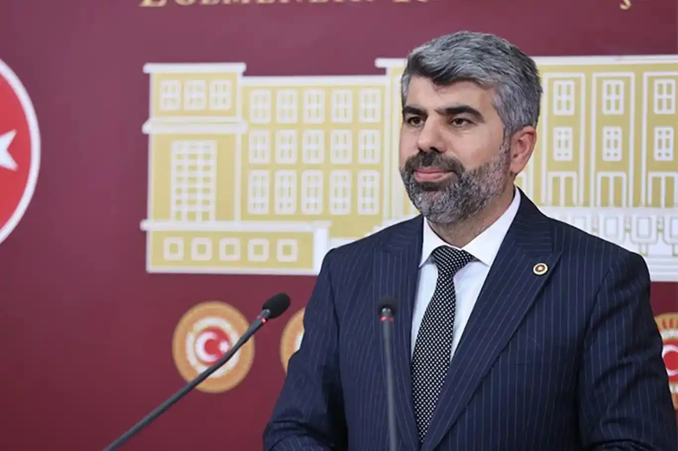 النائب في حزب الهدى "دينتش" يدلي بتصريح حول الأسرة التي تعرضت لهجوم في مرسين النائب في حزب الهدى "دينتش" يدلي بتصريح حول الأسرة التي تعرضت لهجوم في مرسين