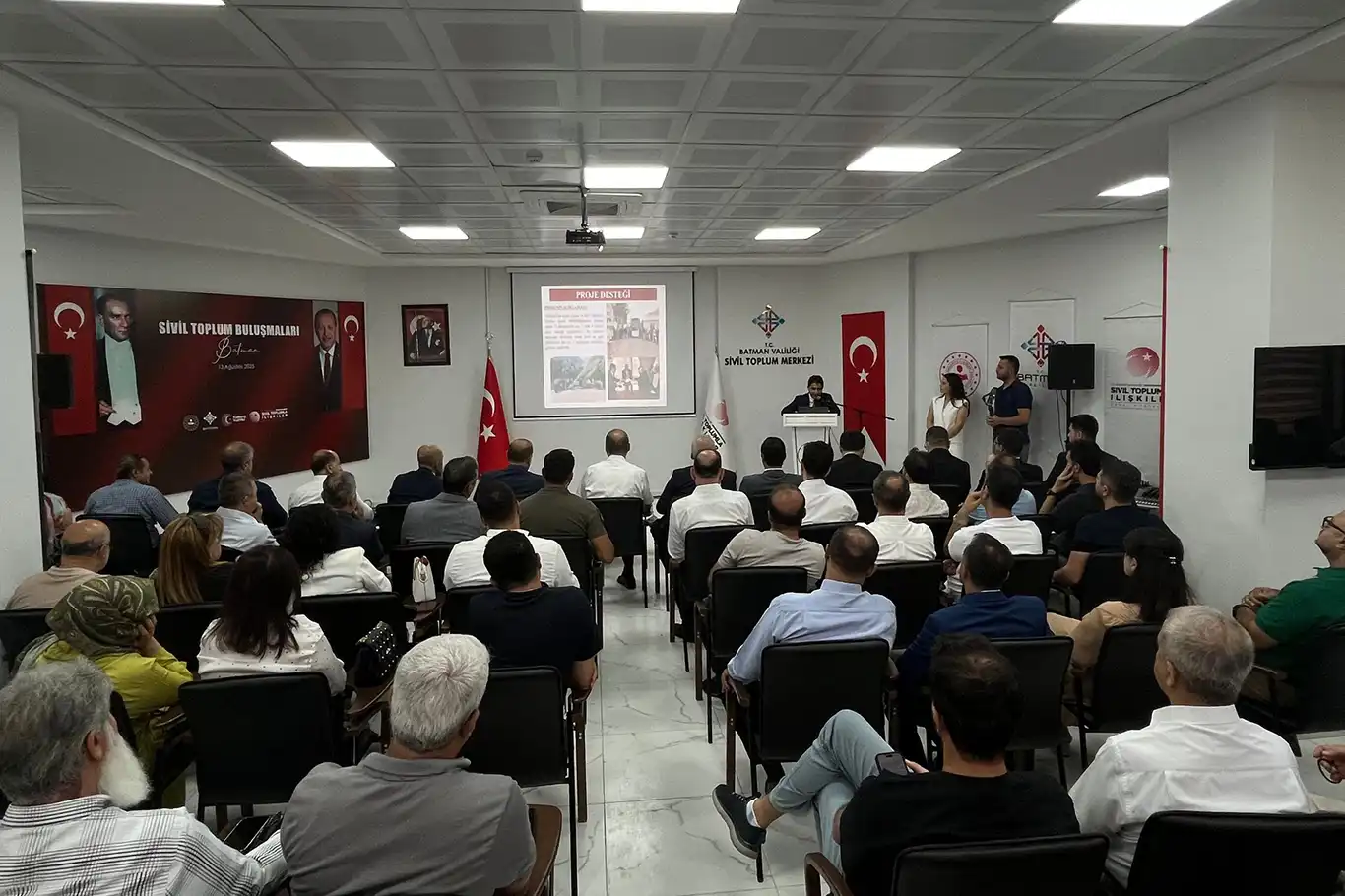 Batman'da sivil toplum çalıştayı düzenlendi Batman'da sivil toplum çalıştayı düzenlendi