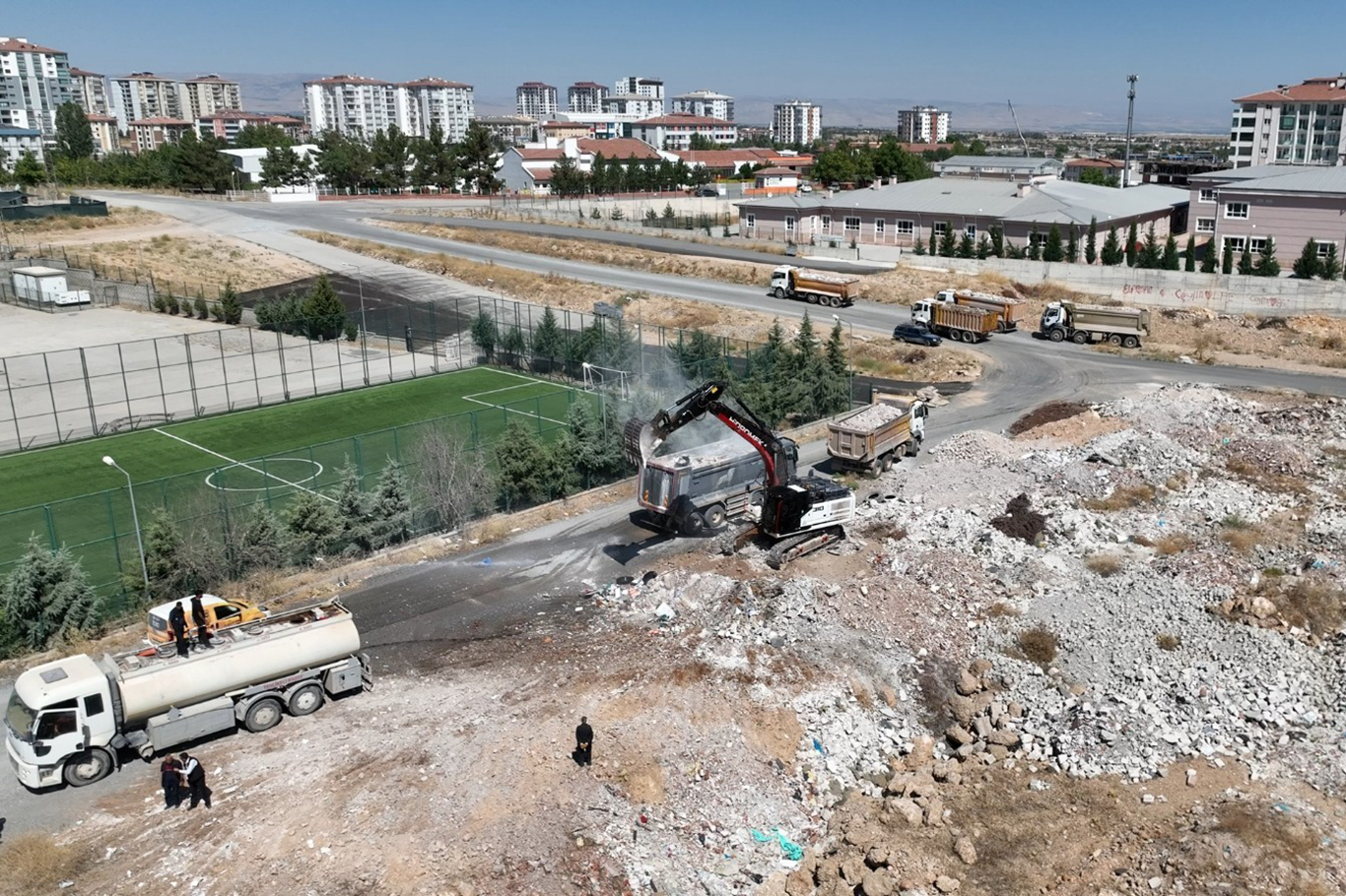 Malatya'da kaçak hafriyat döküm alanlarında temizlik çalışmalarına başlandı Malatya'da kaçak hafriyat döküm alanlarında temizlik çalışmalarına başlandı