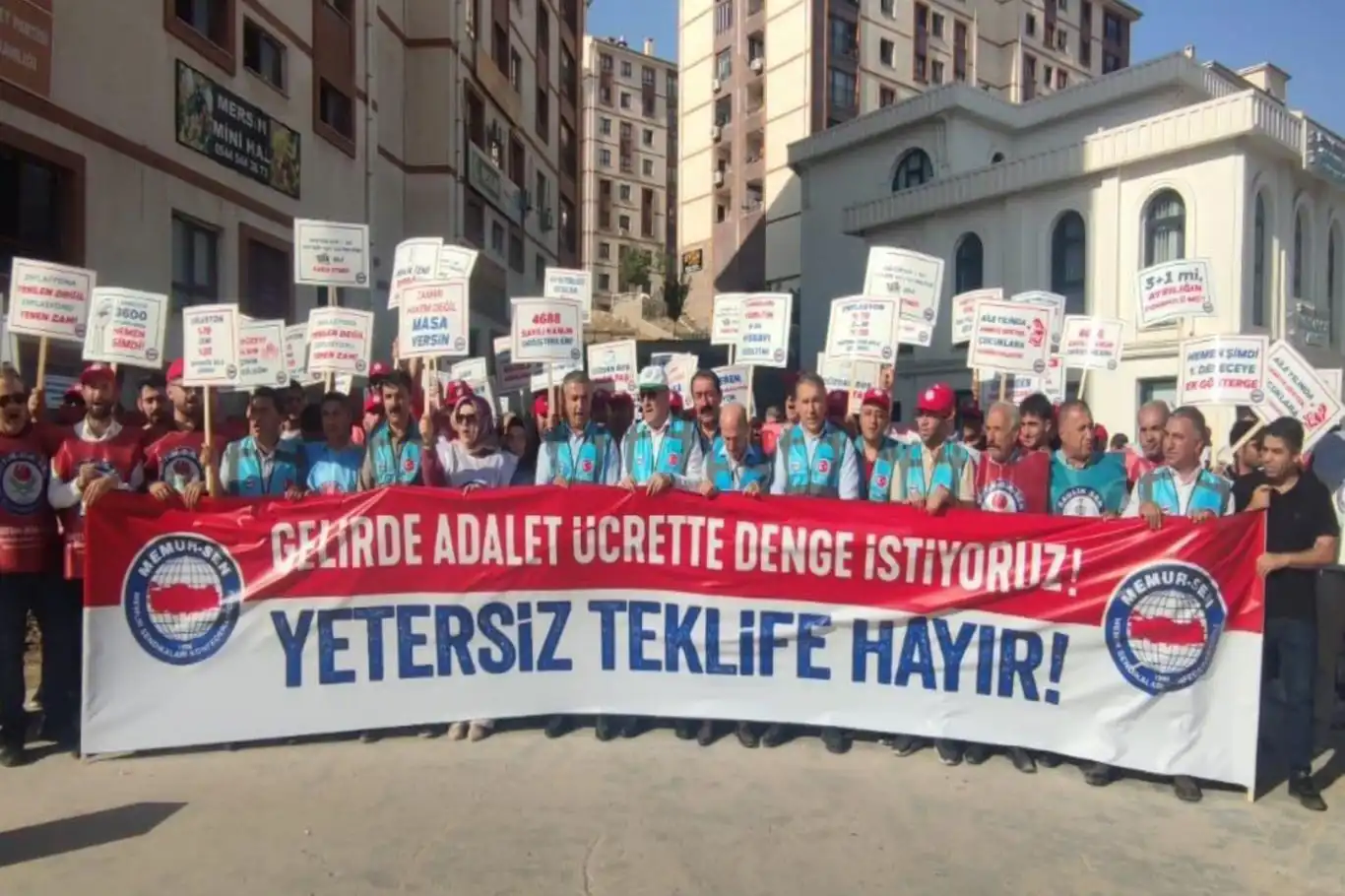 Memur-Sen Şırnak: Gelirde adalet, ücrette denge istiyoruz Memur-Sen Şırnak: Gelirde adalet, ücrette denge istiyoruz