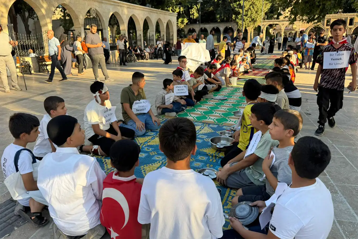 Şanlıurfa’dan Gazze’ye çocukların “Çığlık” çağrısı Şanlıurfa’dan Gazze’ye çocukların “Çığlık” çağrısı