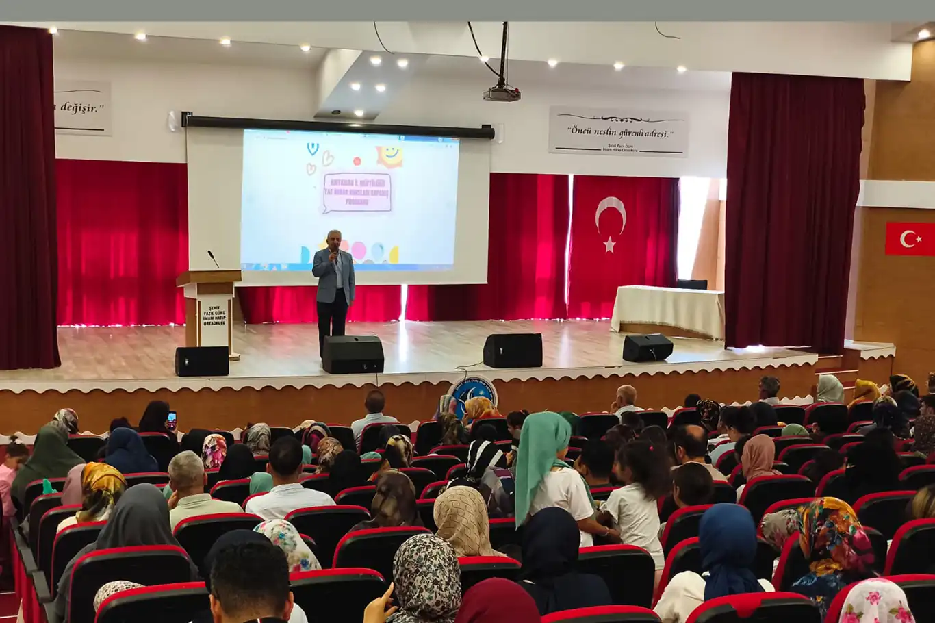 Adıyaman'da yaz Kur'an kurslarının kapanış programı gerçekleştirildi Adıyaman'da yaz Kur'an kurslarının kapanış programı gerçekleştirildi