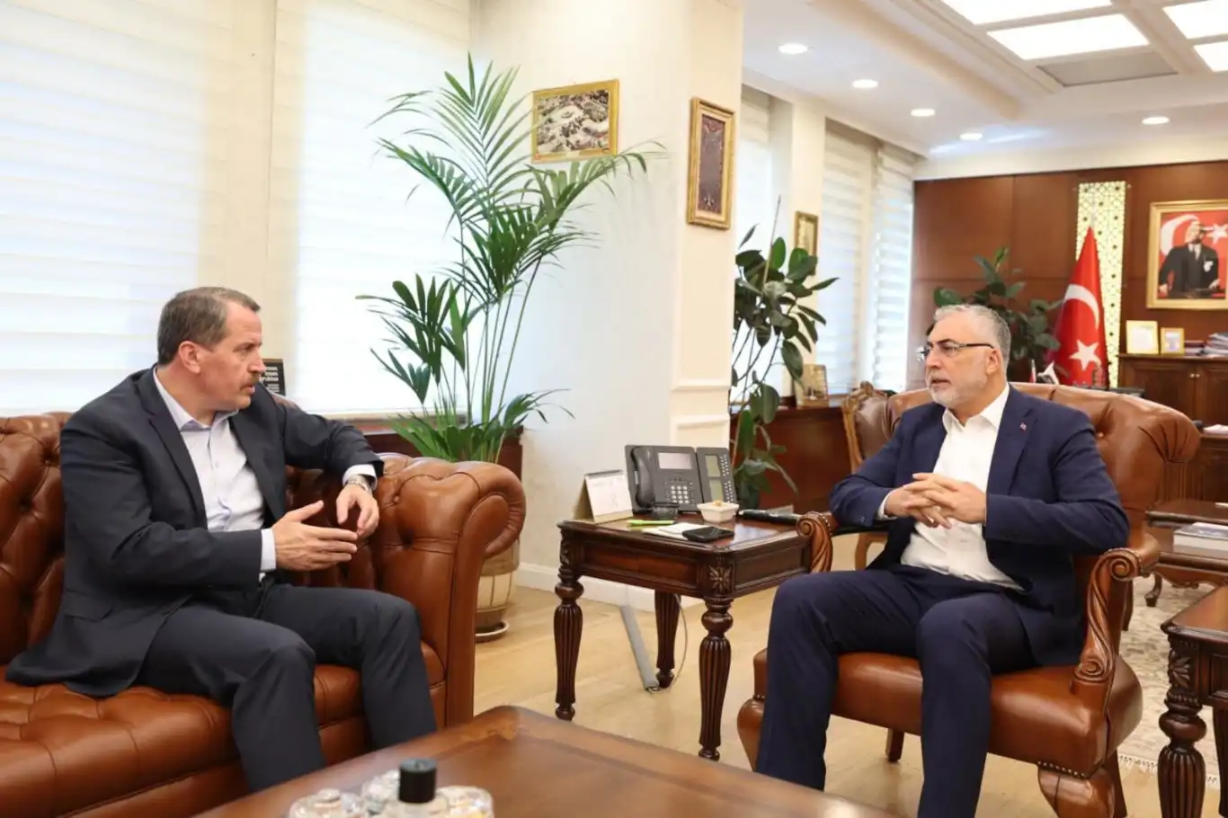 Memur-Sen Genel Başkanı Yalçın, Bakan Işıkhan ile görüştü Memur-Sen Genel Başkanı Yalçın, Bakan Işıkhan ile görüştü