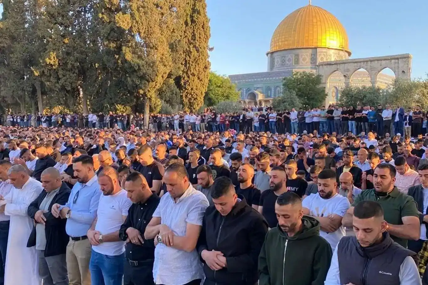 40 ألفاً يؤدون صلاة الجمعة بالمسجد الأقصى