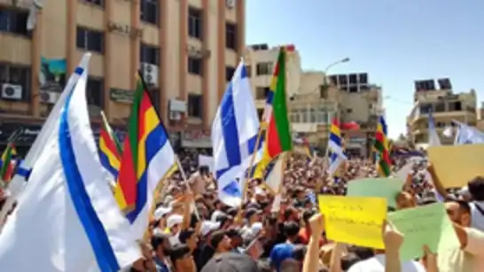 سوريا.. مظاهرة في السويداء تنادي بالاستقلال وترفع علم الاحتلال