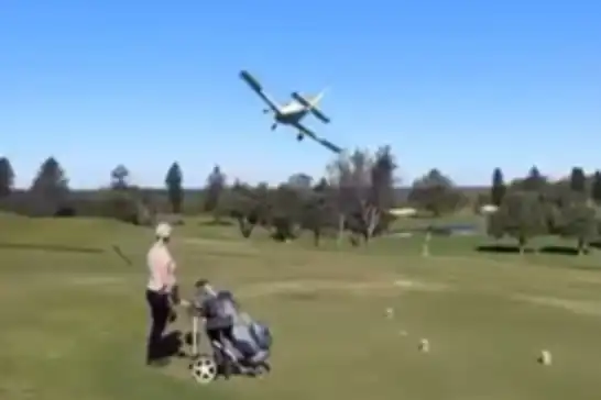 Avustralya'da hafif uçak golf sahasına indi: 2 yaralı