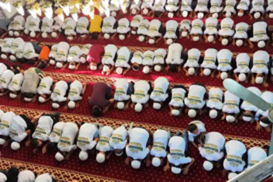 Kozluk'ta minik yürekler namazla buluştu