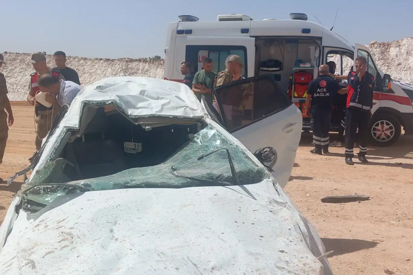 Otomobil şarampole yuvarlandı: 1 ölü 5 yaralı Otomobil şarampole yuvarlandı: 1 ölü 5 yaralı