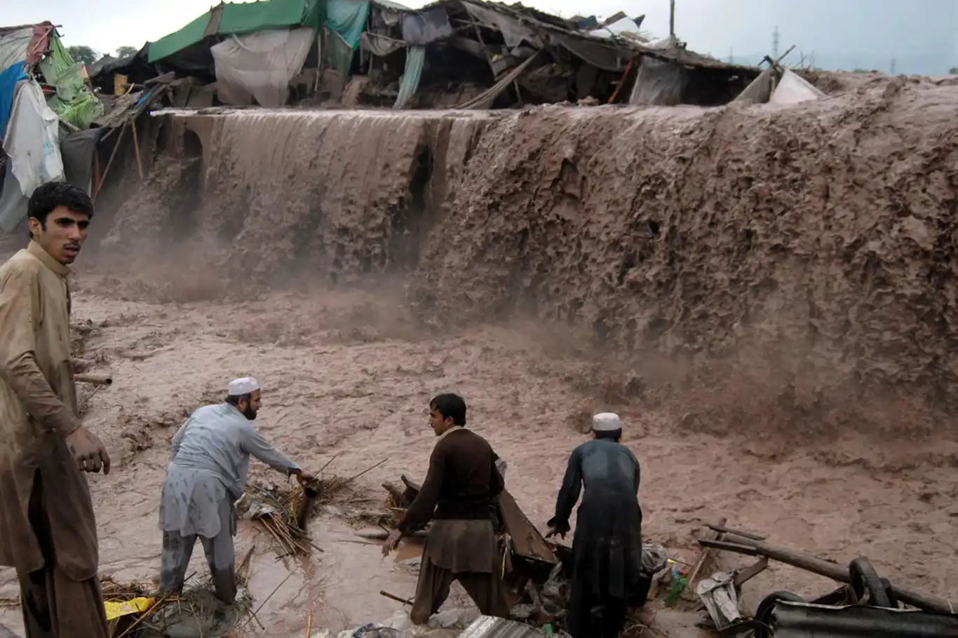 Pakistan'da sel felaketi: 645 can kaybı Pakistan'da sel felaketi: 645 can kaybı