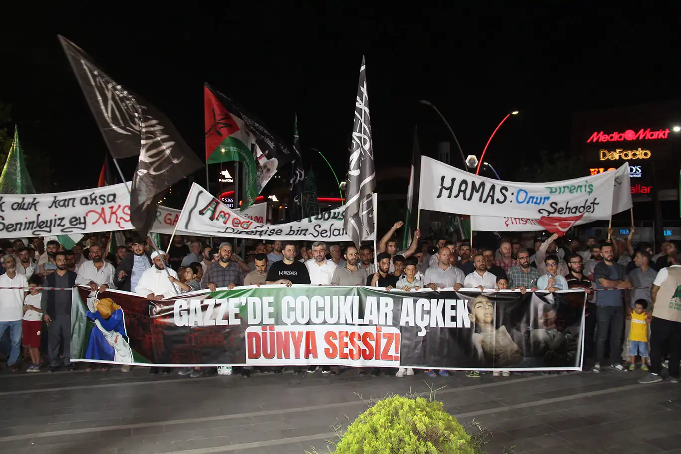 Diyarbakır'dan Gazze'ye selam: Zulmü durdurmak için birlik zamanı Diyarbakır'dan Gazze'ye selam: Zulmü durdurmak için birlik zamanı