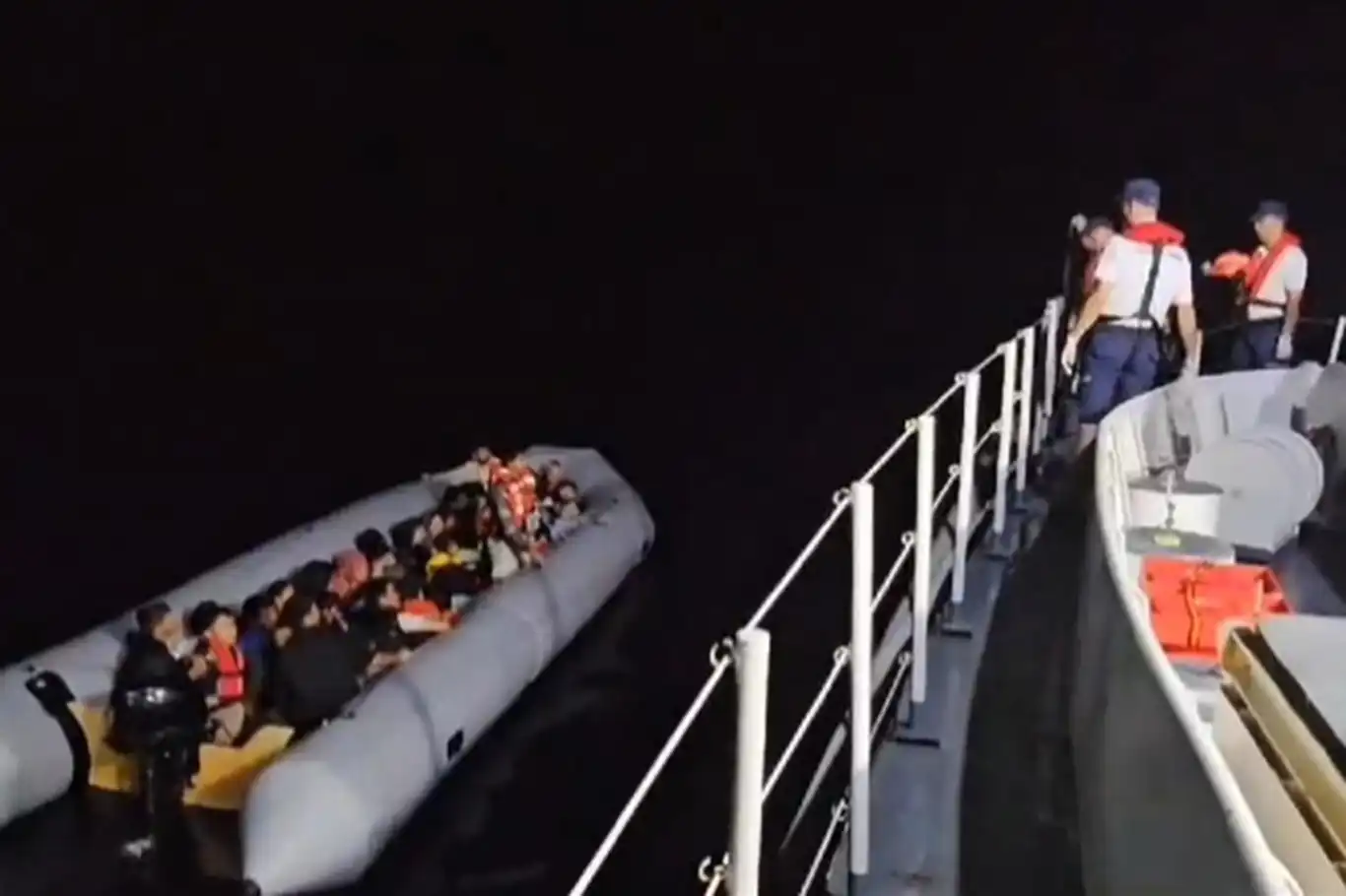 Muğla açıklarında 35 düzensiz göçmen kurtarıldı
