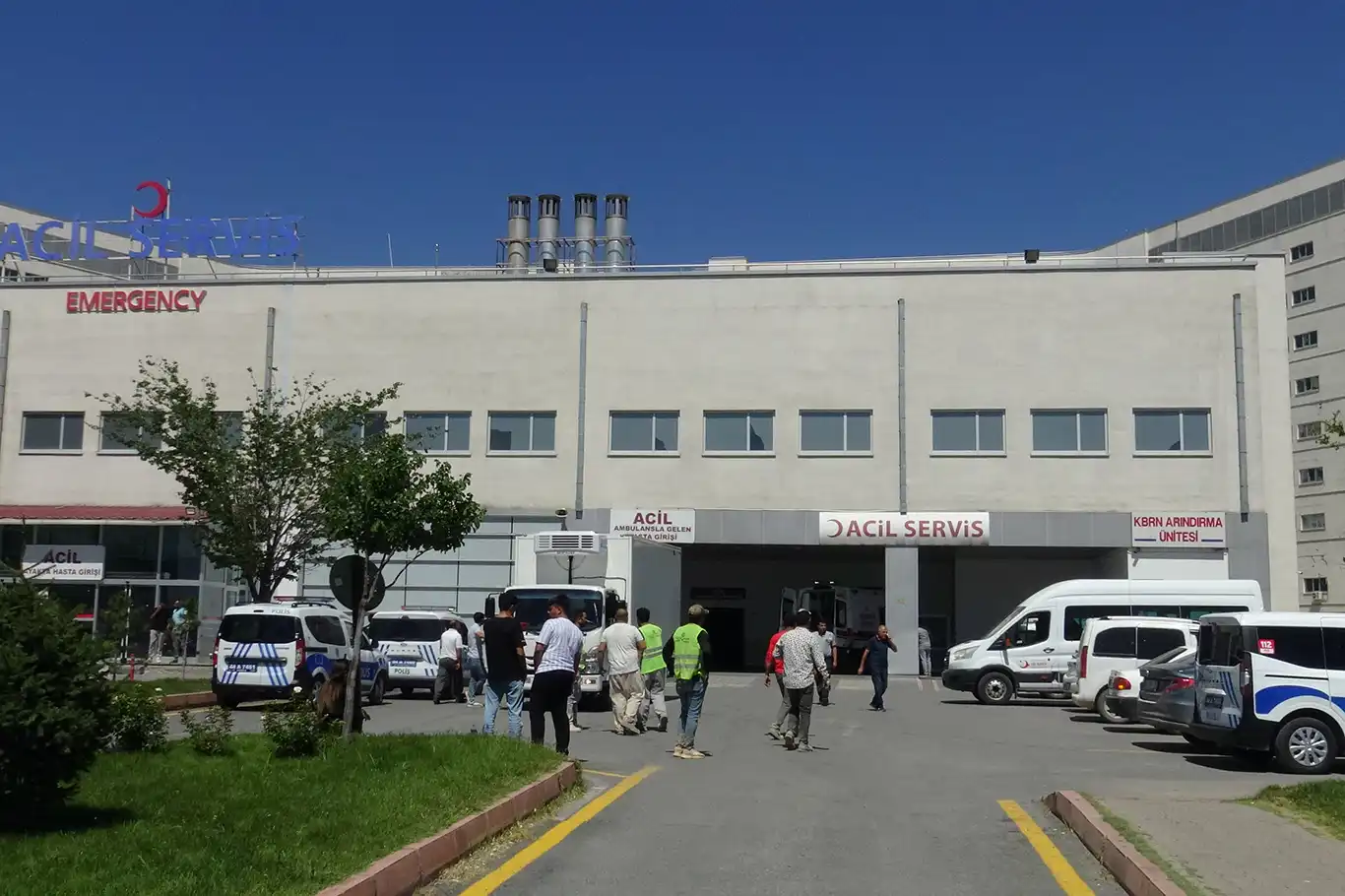Şantiye işçileri arasında taşlı sopalı kavga: 5 yaralı Şantiye işçileri arasında taşlı sopalı kavga: 5 yaralı