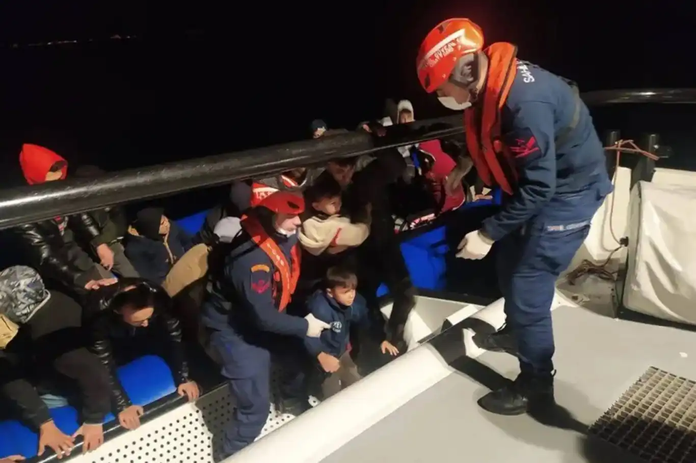 İzmir açıklarında göçmen faciası: 4 ölü İzmir açıklarında göçmen faciası: 4 ölü