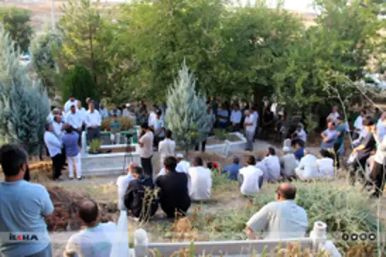دۆزڤان خوالێخۆشبوو مامۆستا فەسیح گولەر لە سەر گۆڕەکەی یاد کرا