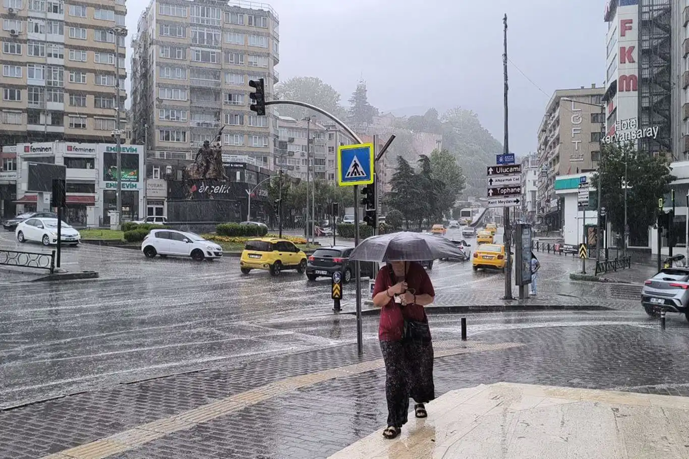Bursa'da aylar sonra yağan yağmur serinletti