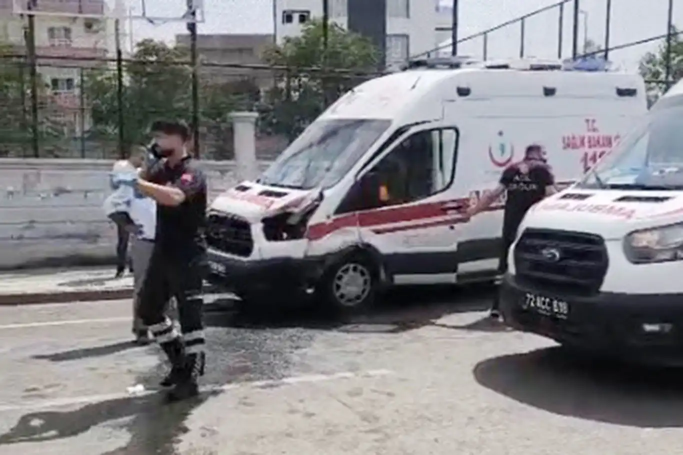Batman'da ambulans ile otomobil çarpıştı: 1 yaralı Batman'da ambulans ile otomobil çarpıştı: 1 yaralı
