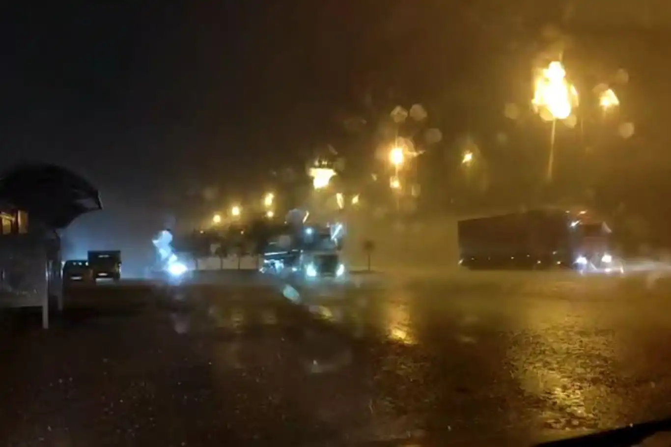 Şanlıurfa’da şiddetli yağış etkili oldu Şanlıurfa’da şiddetli yağış etkili oldu