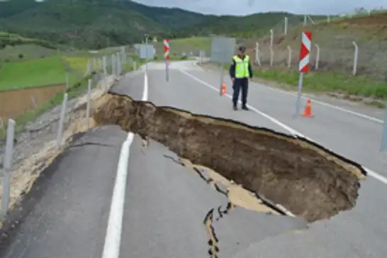 Erzurum İspir’de heyelan nedeniyle 70 ev boşaltıldı