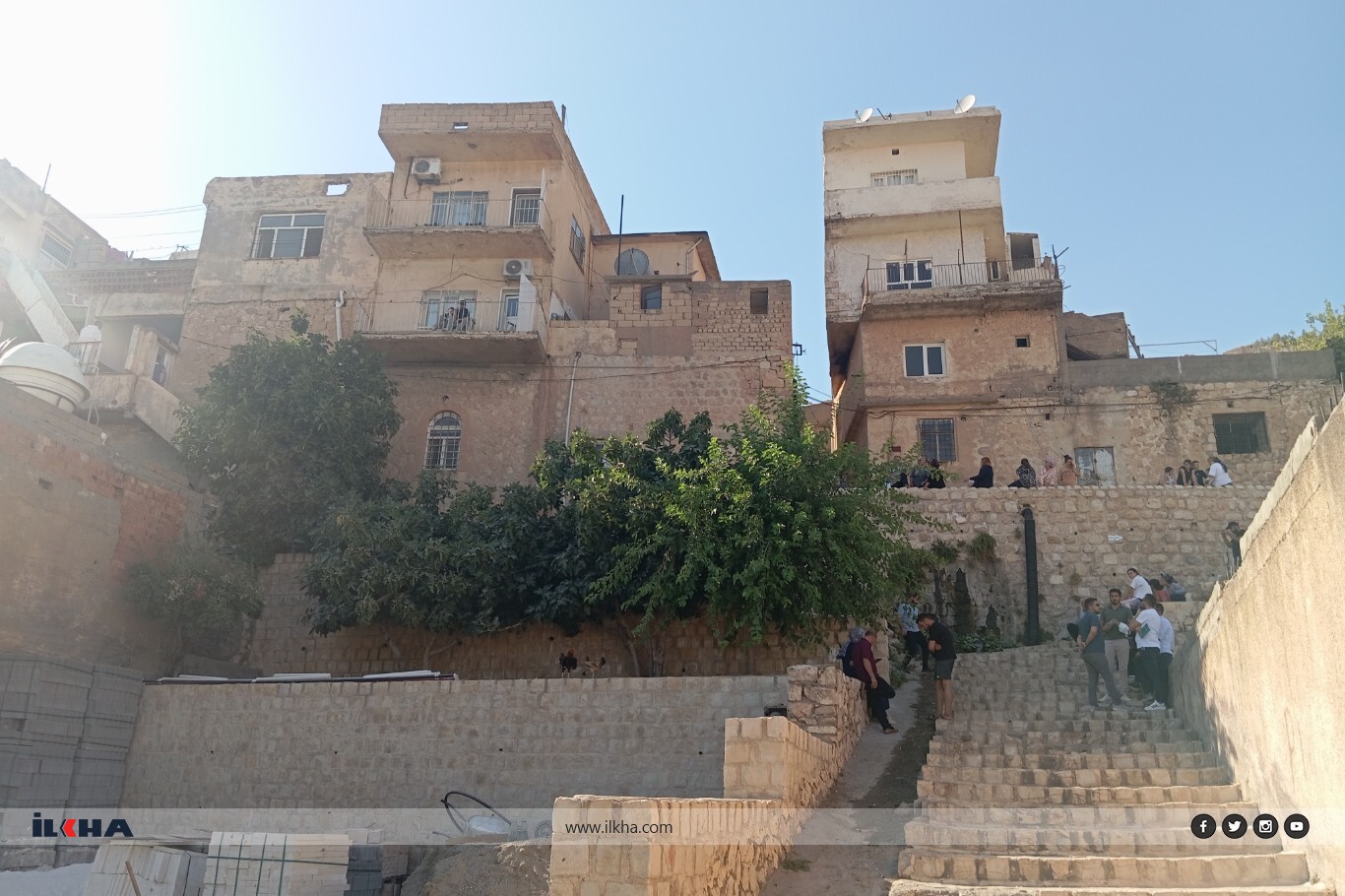 Li Mêrdînê du xuşkên ku 10 roj e xuya nedibûn di mala xwe de mirî hatin dîtin Li Mêrdînê du xuşkên ku 10 roj e xuya nedibûn di mala xwe de mirî hatin dîtin
