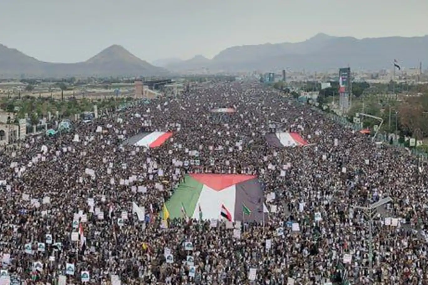Over 1 million Yemenis flood Sana’a streets in solidarity with Gaza