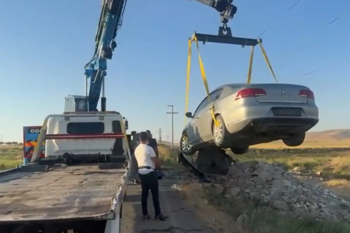 Mardin’de kontrolden çıkan otomobil tarlaya savruldu: 1 yaralı Mardin’de kontrolden çıkan otomobil tarlaya savruldu: 1 yaralı