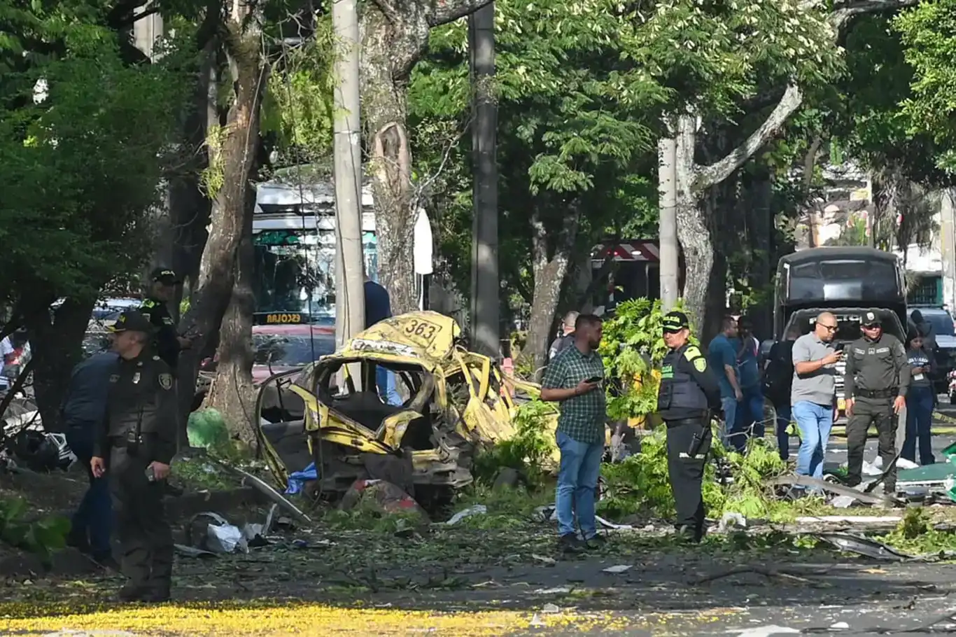 كولومبيا: مقتل 5 أشخاص وإصابة 36 في تفجير قرب قاعدة جوية كولومبيا: مقتل 5 أشخاص وإصابة 36 في تفجير قرب قاعدة جوية