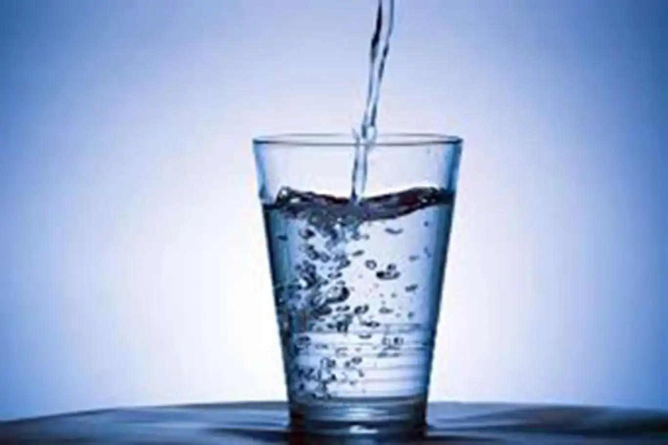 Kısa sürede 8 litre su içen kadın hastanelik oldu Kısa sürede 8 litre su içen kadın hastanelik oldu
