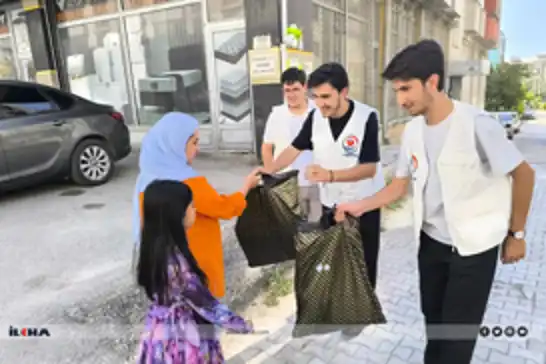 Orphans Foundation provides stationery aid to hundreds of students in Van