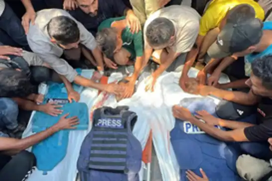 حماس: "استشهاد 19 شخصًا بينهم 5 صحفيين في قصف ناصر الطبي جريمة حرب"