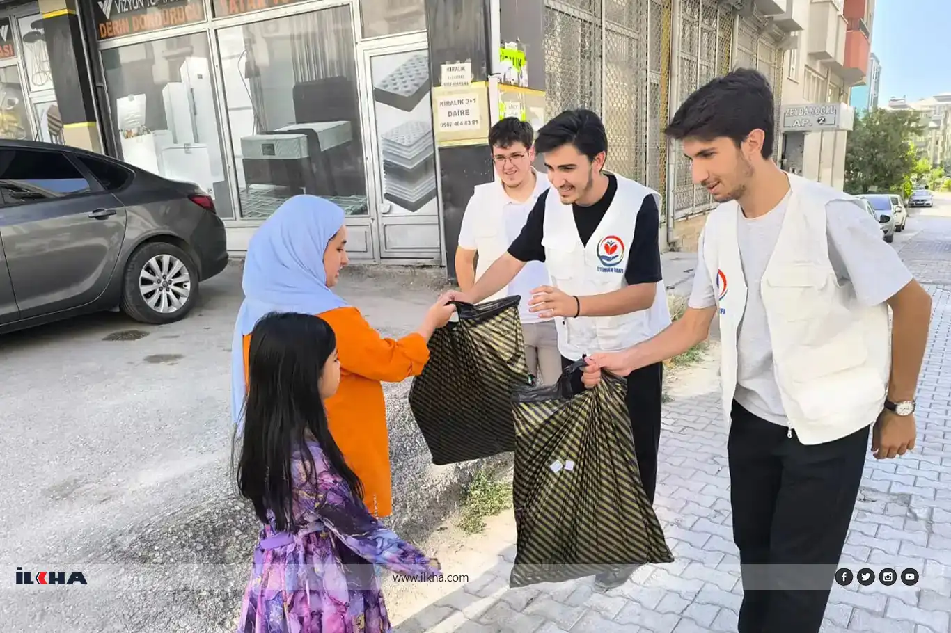 وقف الأيتام يقدم دعماً باللوازم المدرسية للأطفال الأيتام في وان وقف الأيتام يقدم دعماً باللوازم المدرسية للأطفال الأيتام في وان