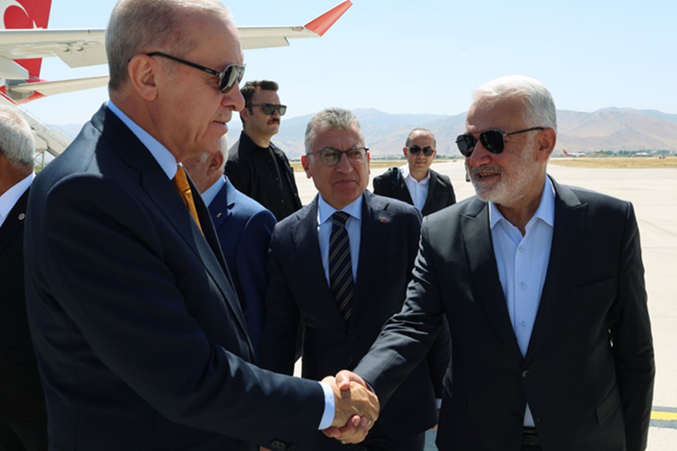 Cumhurbaşkanı Erdoğan, Ahlat'ta Malazgirt Zaferi’nin 954. yıl dönümü kutlamalarına katıldı Cumhurbaşkanı Erdoğan, Ahlat'ta Malazgirt Zaferi’nin 954. yıl dönümü kutlamalarına katıldı