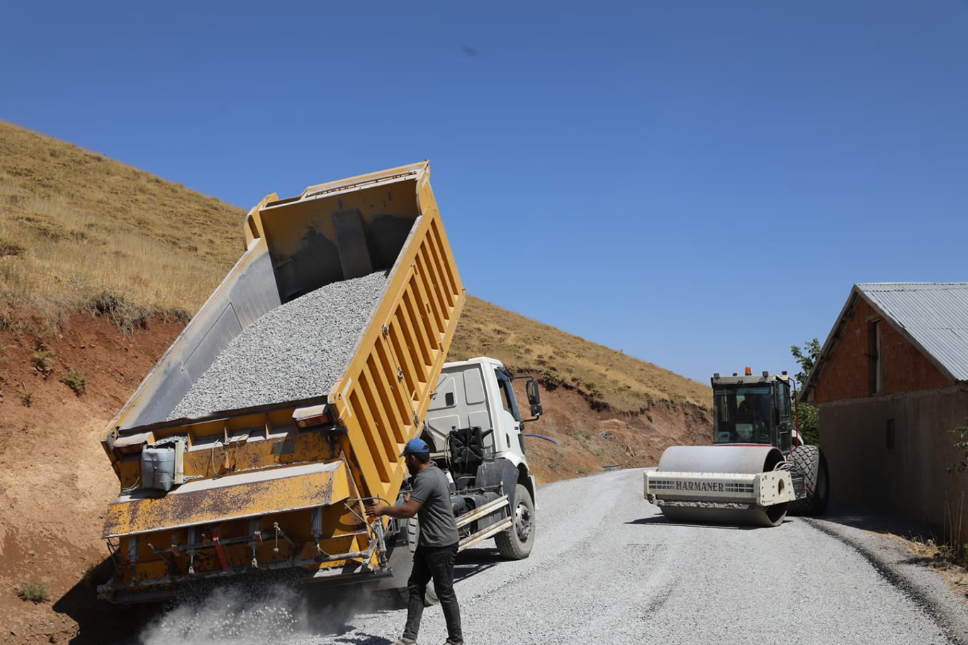 Battalgazi Belediyesi'nden 5 kilometrelik asfalt çalışması Battalgazi Belediyesi'nden 5 kilometrelik asfalt çalışması