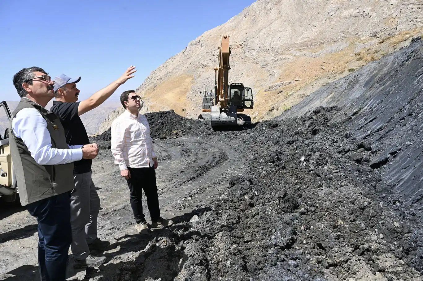 Mereto'ya ulaşım kolaylaşıyor: Yol çalışmaları hızlandı Mereto'ya ulaşım kolaylaşıyor: Yol çalışmaları hızlandı