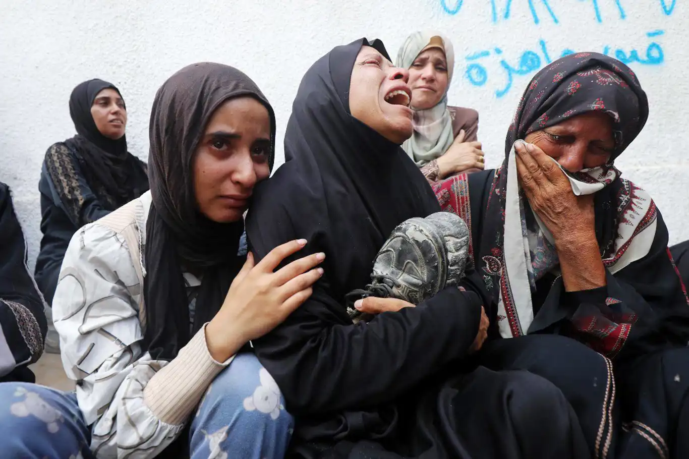 Gazze'de şehit sayısı 62 bin 966'ya yükseldi Gazze'de şehit sayısı 62 bin 966'ya yükseldi