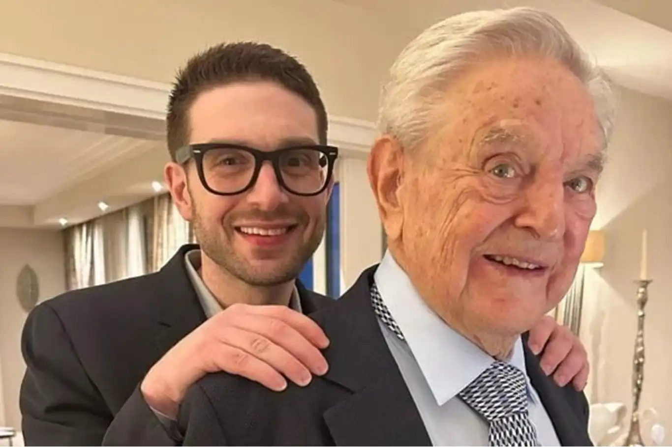 Trump, Soros'un yargılanması için çağrıda bulundu Trump, Soros'un yargılanması için çağrıda bulundu