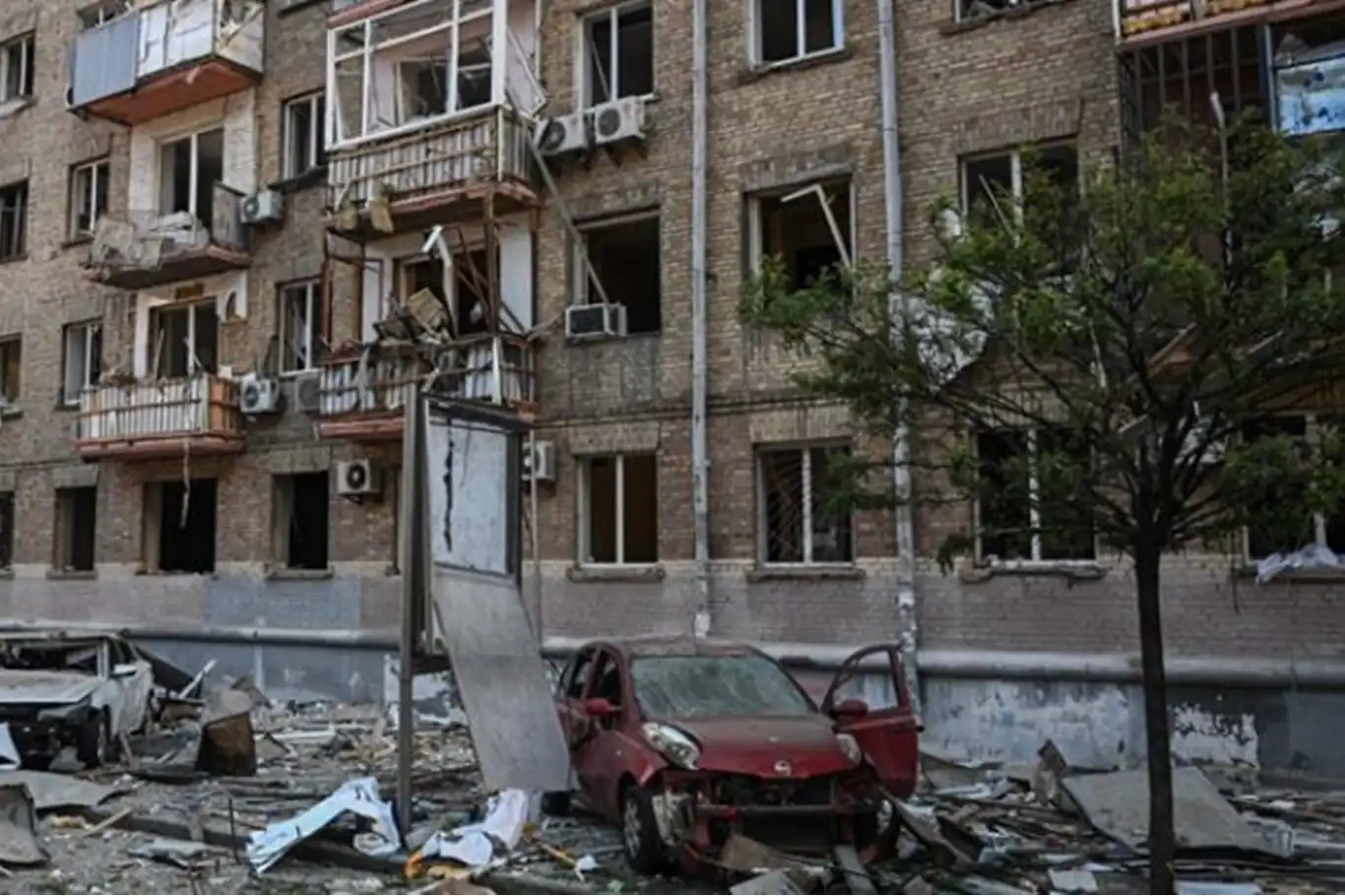 Rusya’nın Kiev saldırısında ölü sayısı 14, yaralı sayısı 38'e yükseldi Rusya’nın Kiev saldırısında ölü sayısı 14, yaralı sayısı 38'e yükseldi